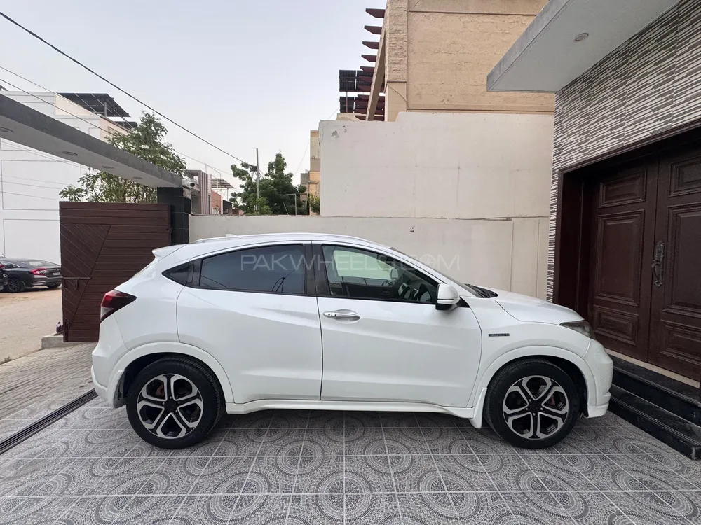 Honda Vezel 2014 for Sale in Karachi Image-1