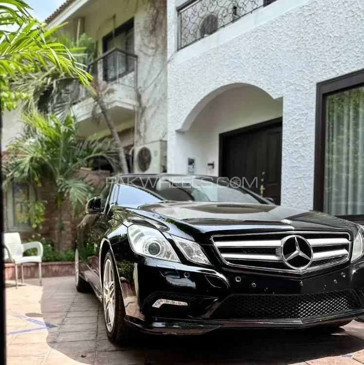 Mercedes Benz E Class Cabriolet 2011 for Sale in Karachi Image-1