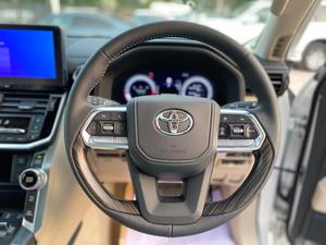 Brand New 2025 
Land Cruiser ZX LC300 
3.5L Twin Turbo Petrol
Zero Meter 
Unregistered  
Fresh Import
 
*Digital Meter
*New TV 
*Digital screen for climate change 
*Heads up Display
*Fingerprint Start
*Rear Entertainment 
*Cool Box
*Beige Room 
*7 Seater 
*Back Autodoor 
*JBL Sound System