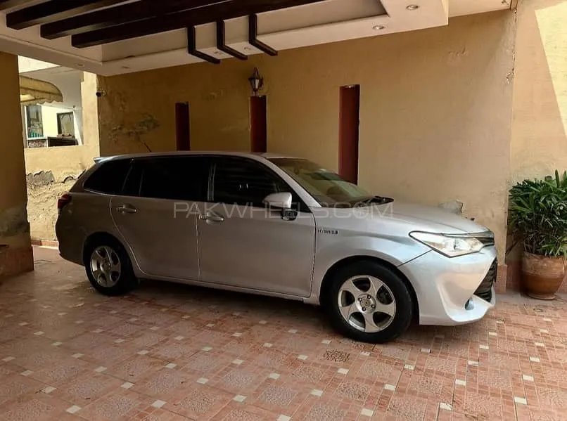 Toyota Corolla Fielder 2015 for Sale in Faisalabad Image-1