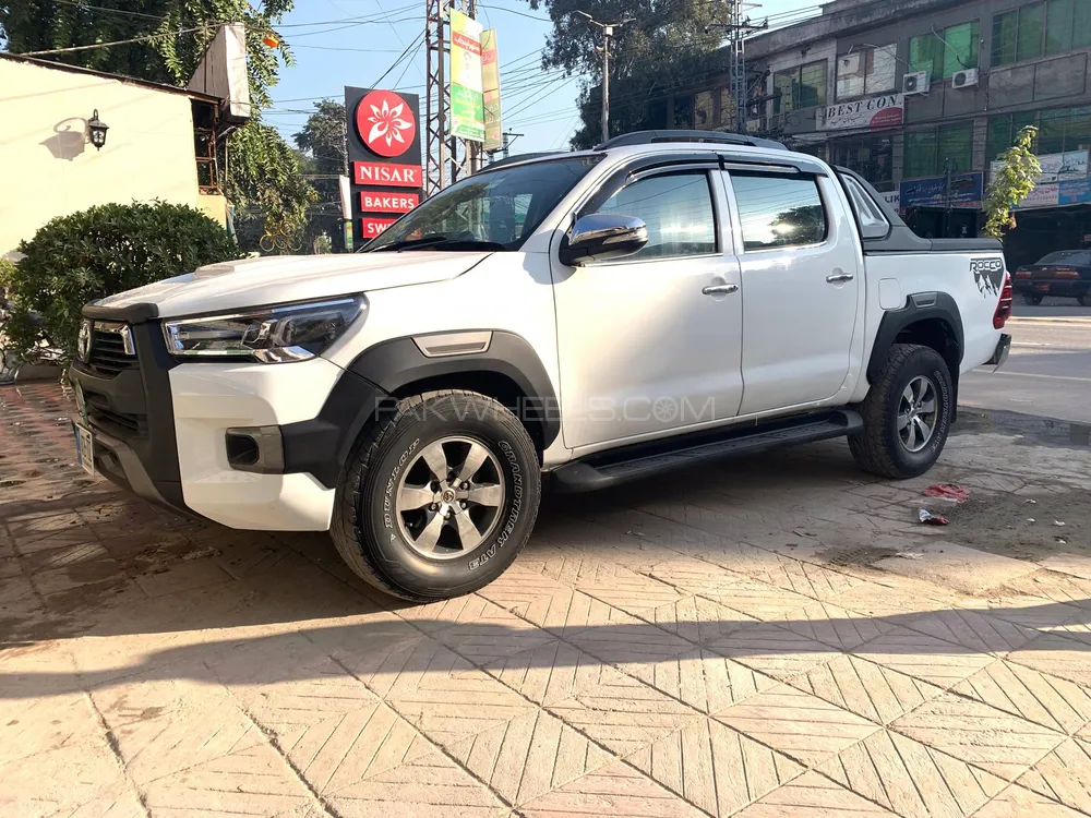 Toyota Hilux 2010 for Sale in Abbottabad Image-1