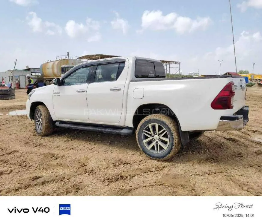 Toyota Hilux 2017 for Sale in Mithi Toyota Hilux 2017 for Sale in Mithi Image-6