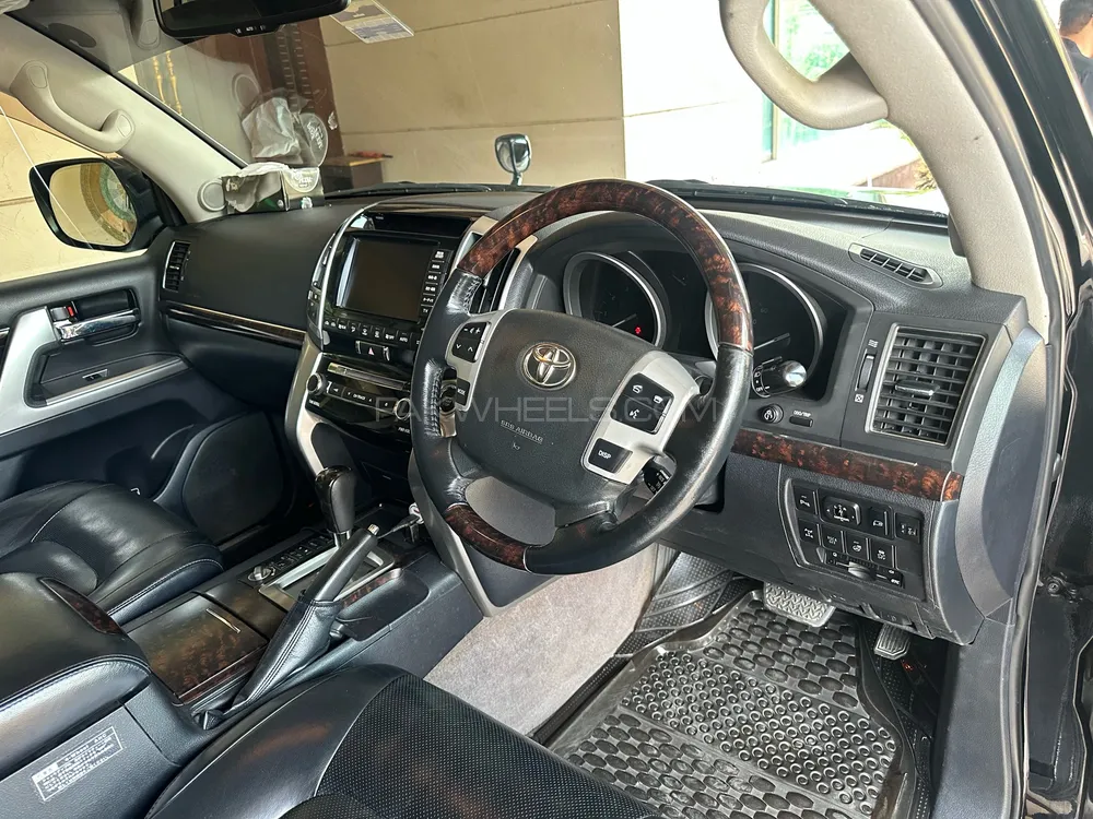 Toyota Land Cruiser 2012 for Sale in Faisalabad Toyota Land Cruiser 2012 for Sale in Faisalabad Image-4