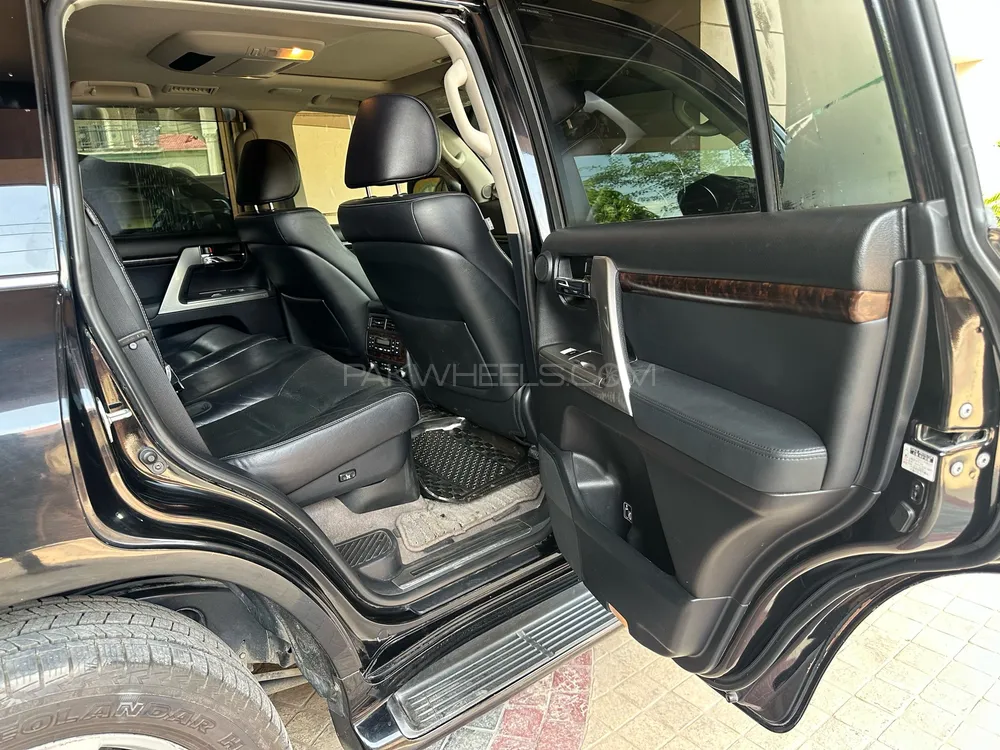 Toyota Land Cruiser 2012 for Sale in Faisalabad Toyota Land Cruiser 2012 for Sale in Faisalabad Image-7
