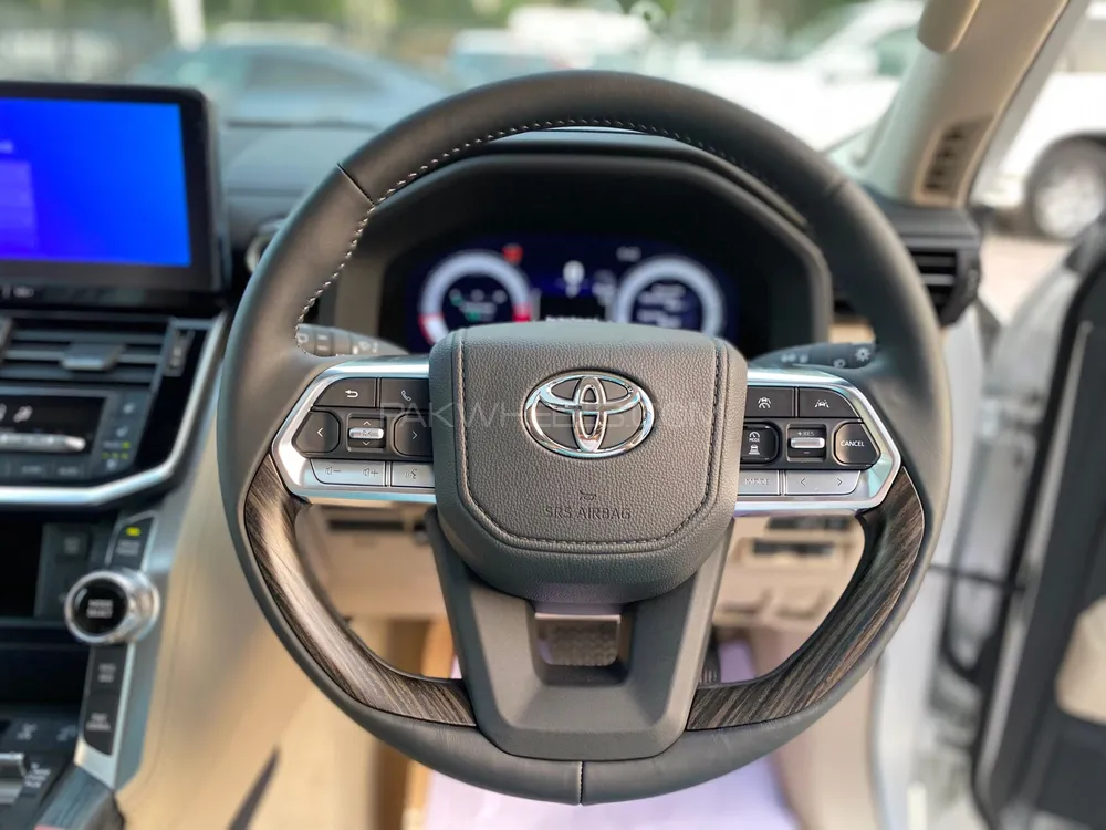 Toyota Land Cruiser 2025 for Sale in Karachi Toyota Land Cruiser 2025 for Sale in Karachi Image-5