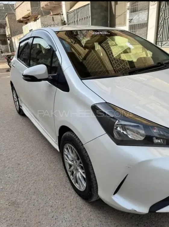 Toyota Vitz 2014 for Sale in Karachi Image-1