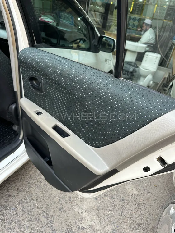 Toyota Vitz 2005 for Sale in Peshawar Image-1
