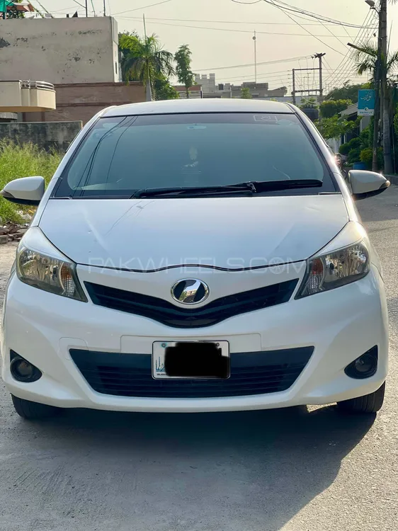 Toyota Vitz 2012 for Sale in Faisalabad Image-1