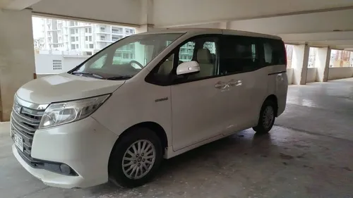 Toyota Noah G 2015