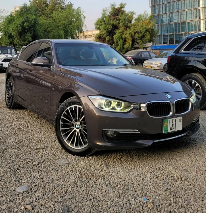 بی ایم ڈبلیو 3 سیریز 2015 for Sale in کراچی Image-1