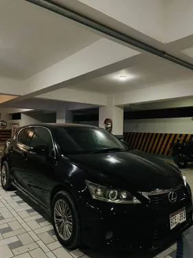 Lexus CT200h Base Model 2011