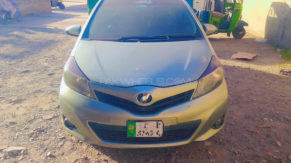Toyota Vitz 2011 for Sale in Kohat Image-1