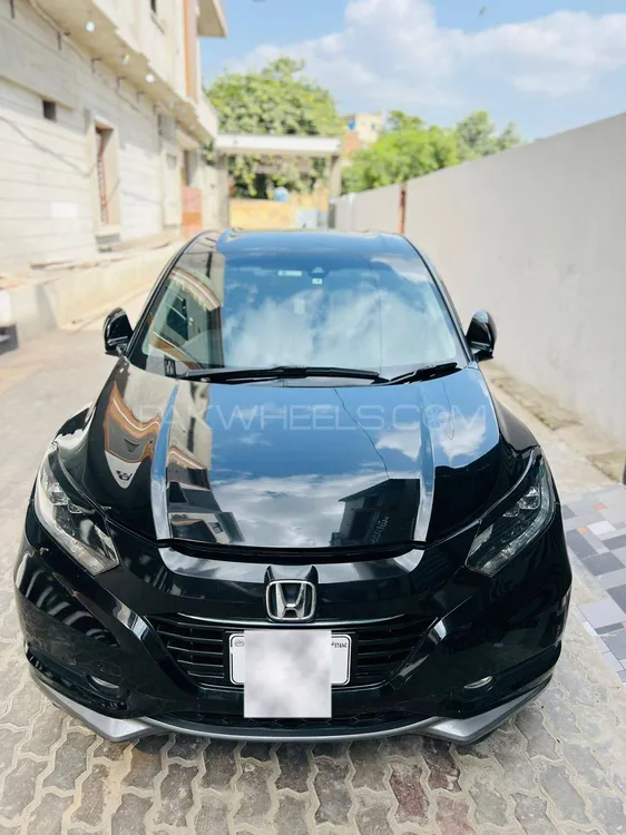 Honda Vezel 2017 for Sale in Okara Image-1