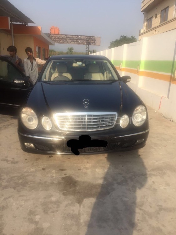 Mercedes Benz E Class 2005 for Sale in Islamabad Image-1