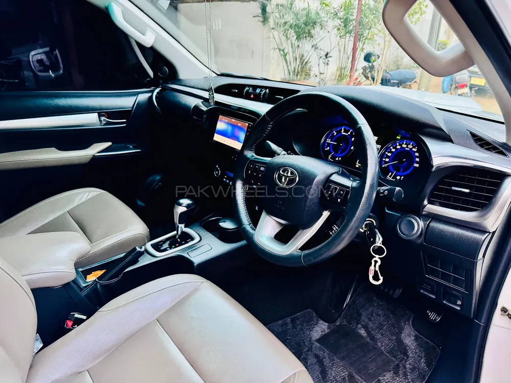 Toyota Hilux 2017 for Sale in Karachi Toyota Hilux 2017 for Sale in Karachi Image-7