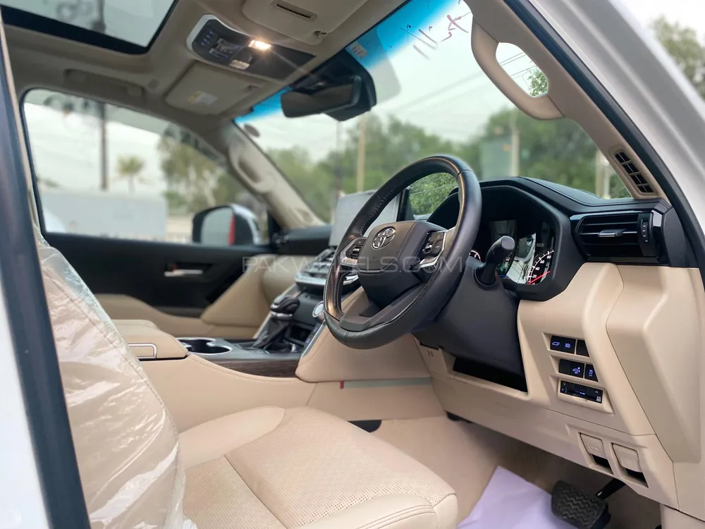 Toyota Land Cruiser 2021 for Sale in Karachi Toyota Land Cruiser 2021 for Sale in Karachi Image-14