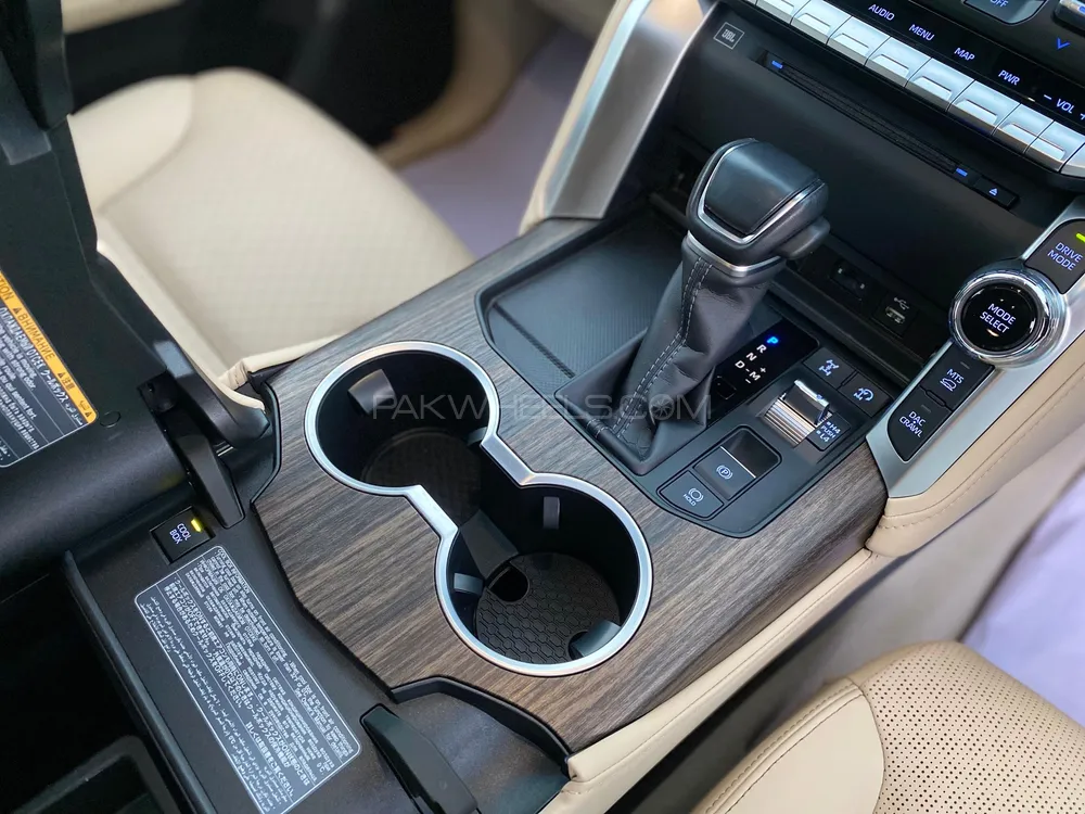 Toyota Land Cruiser 2021 for Sale in Karachi Toyota Land Cruiser 2021 for Sale in Karachi Image-16