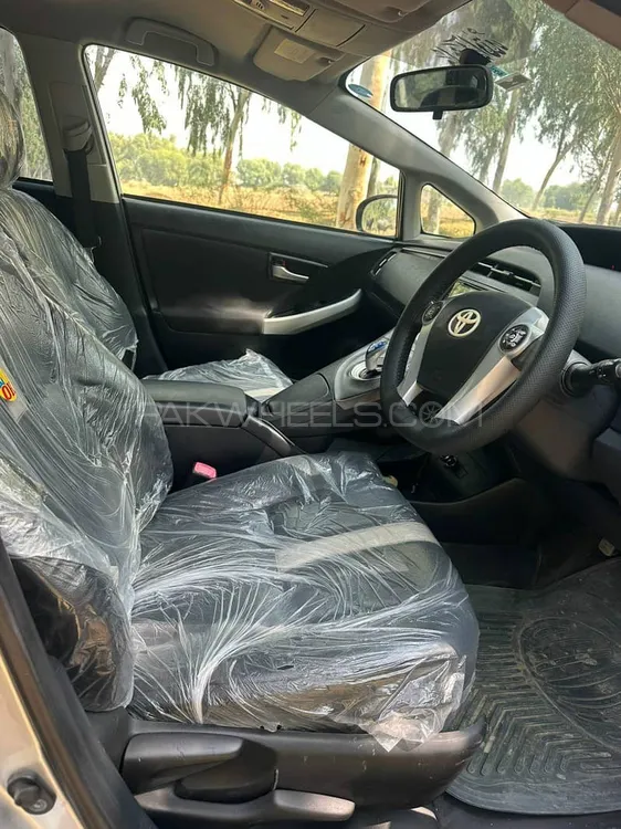 Toyota Prius 2012 for Sale in Nowshera Toyota Prius 2012 for Sale in Nowshera Image-4