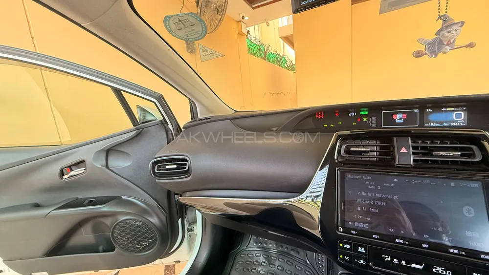 Toyota Prius 2020 for Sale in Arifwala Toyota Prius 2020 for Sale in Arifwala Image-3