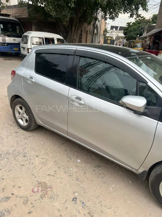 Toyota Vitz 2011 for Sale in Sheikhupura Toyota Vitz 2011 for Sale in Sheikhupura Image-3