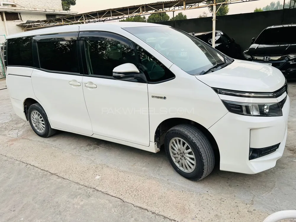 Toyota Voxy 2016 for Sale in Peshawar Toyota Voxy 2016 for Sale in Peshawar Image-4