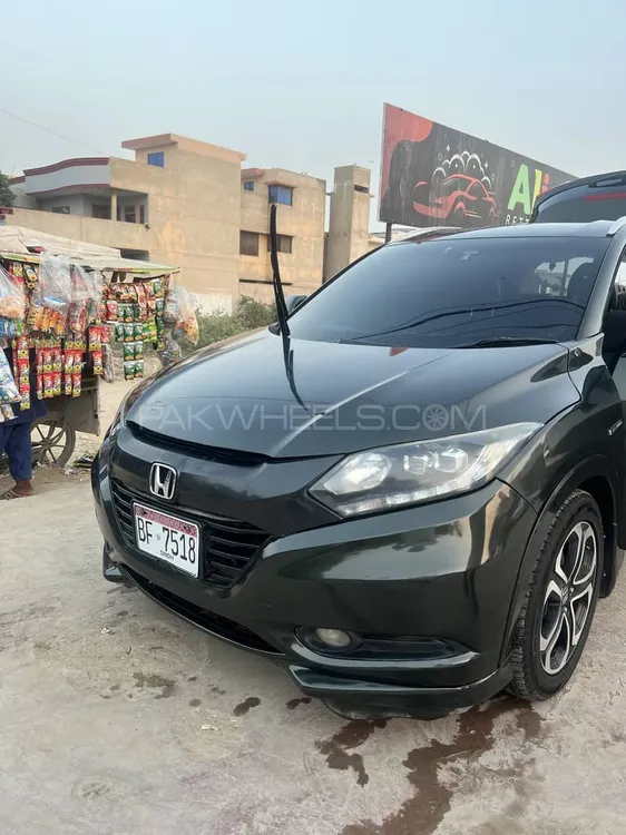 Honda Vezel 2013 for Sale in Karachi Image-1
