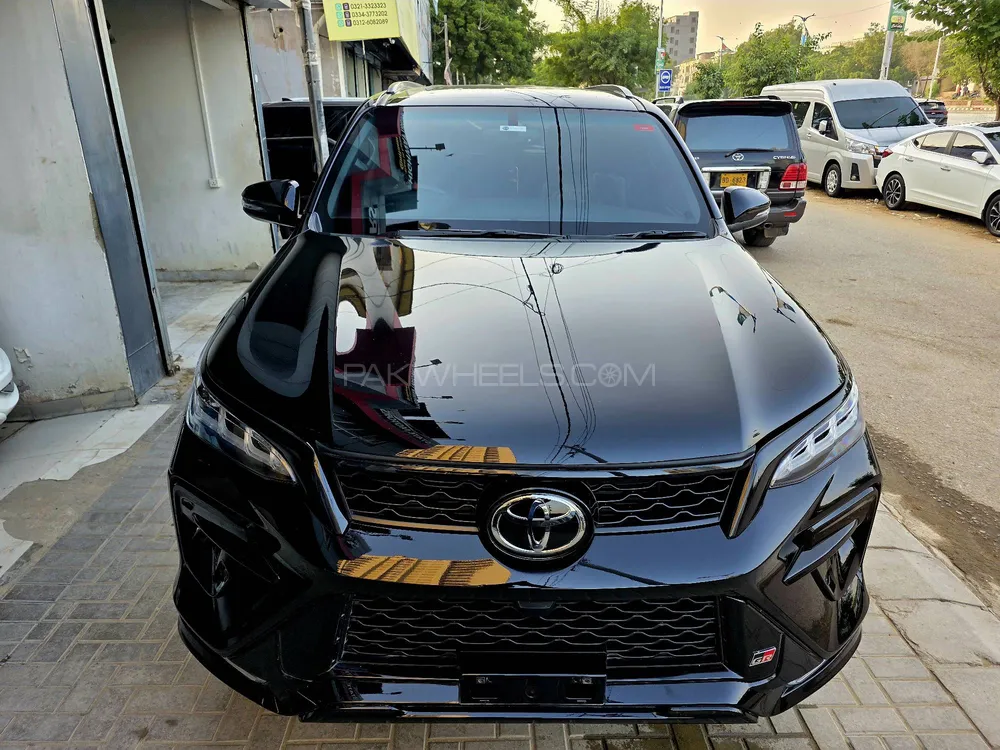 Toyota Fortuner 2025 for Sale in Karachi Image-1