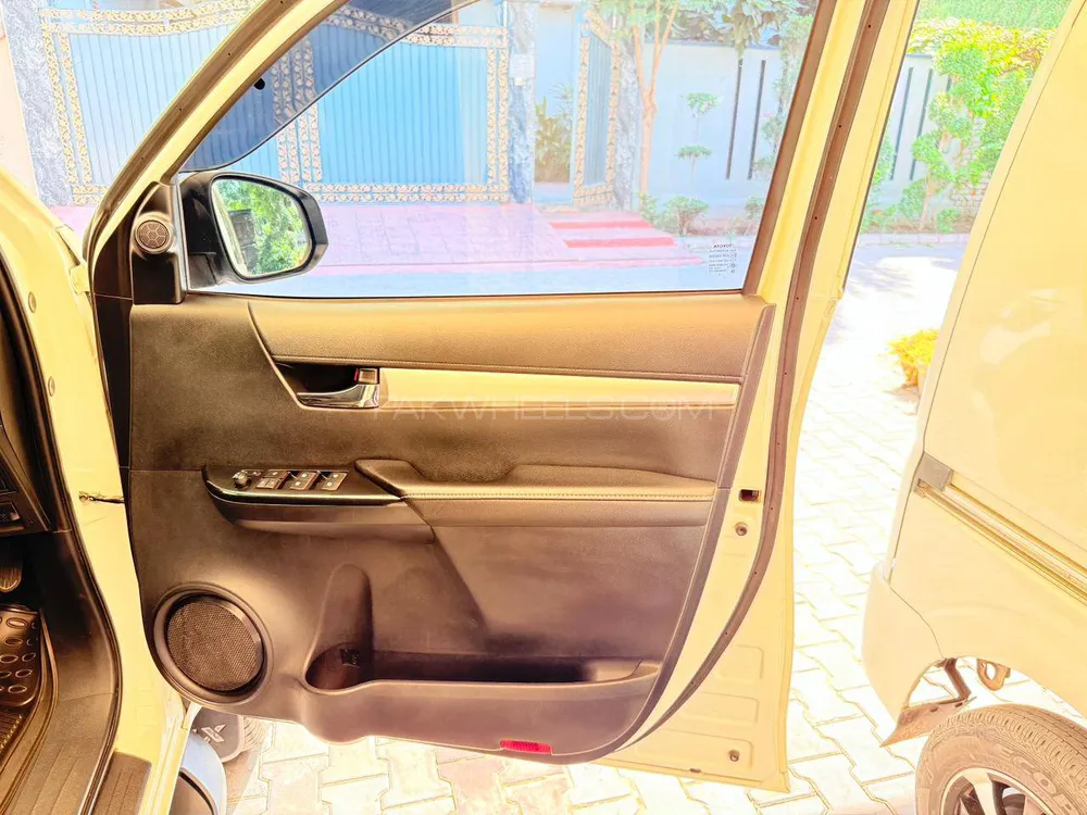 Toyota Hilux 2022 for Sale in Sheikhupura Toyota Hilux 2022 for Sale in Sheikhupura Image-3