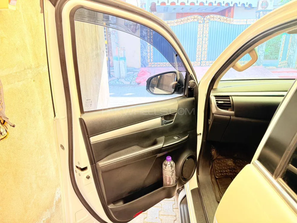 Toyota Hilux 2022 for Sale in Sheikhupura Toyota Hilux 2022 for Sale in Sheikhupura Image-13