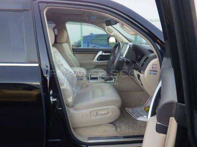Toyota Land Cruiser 2019 for Sale in Karachi Toyota Land Cruiser 2019 for Sale in Karachi Image-4