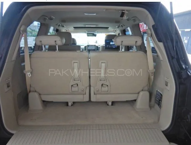 Toyota Land Cruiser 2019 for Sale in Karachi Toyota Land Cruiser 2019 for Sale in Karachi Image-8