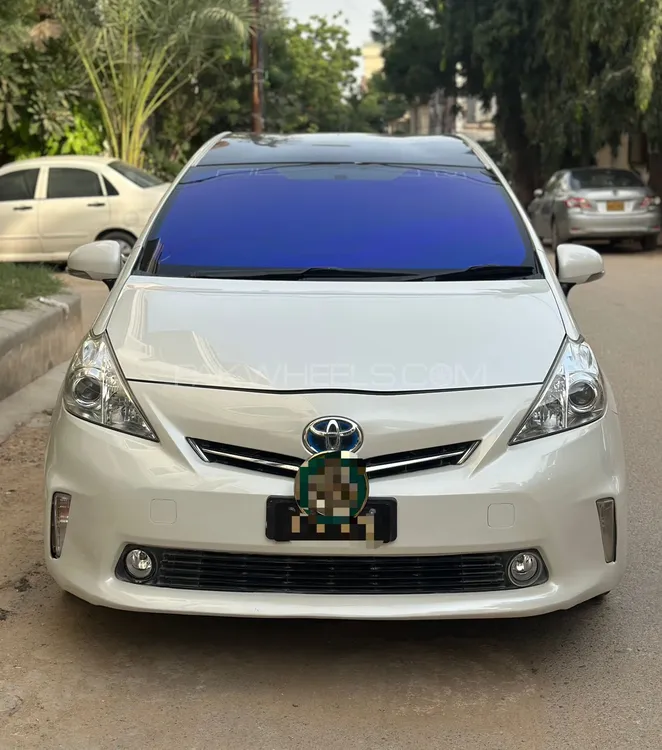 ٹویوٹا پریوس الفا 2014 for Sale in کراچی Image-1