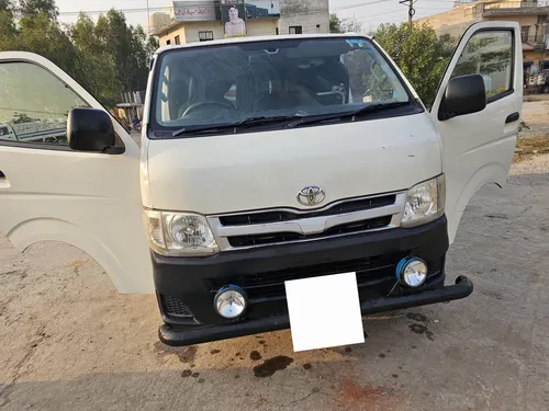 Toyota Hiace Mid-Roof 2.7 2013