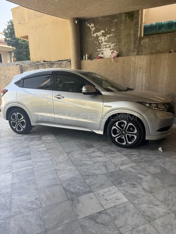 Honda Vezel 2015 for Sale in Lahore Image-1