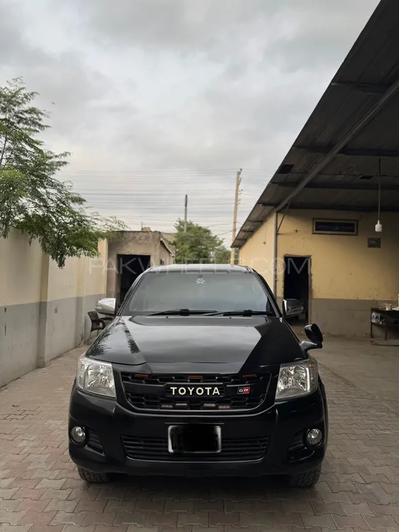 Toyota Hilux 2013 for Sale in Lahore Image-1