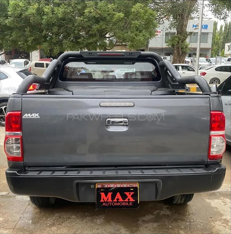 Toyota Hilux 2013 for Sale in Karachi Toyota Hilux 2013 for Sale in Karachi Image-9