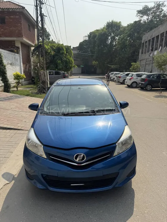 Toyota Vitz 2013 for Sale in Lahore Image-1