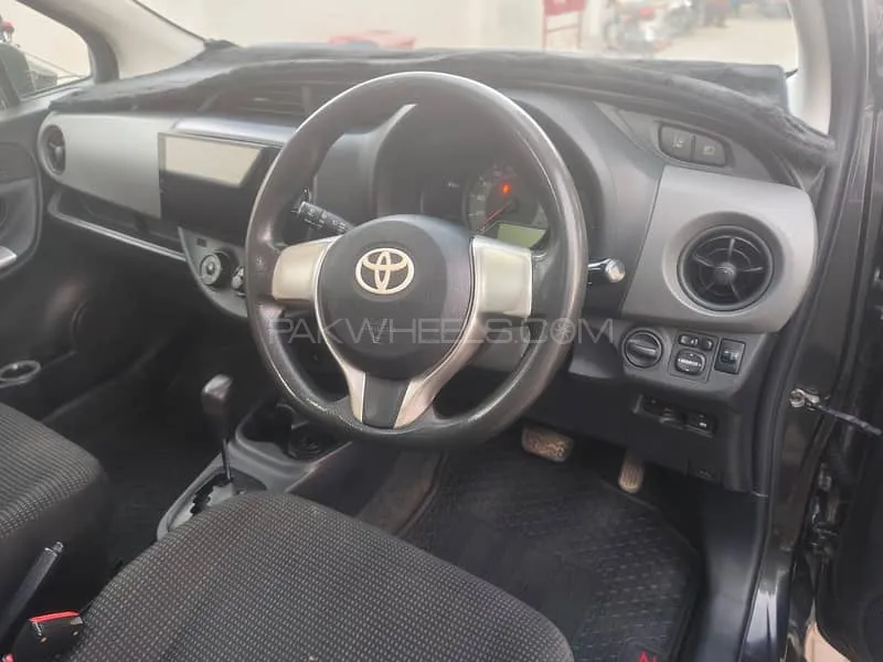 Toyota Vitz 2015 for Sale in Hyderabad Image-1