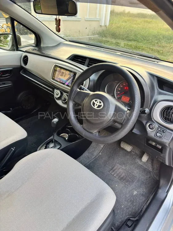 Toyota Vitz 2017 for Sale in Sialkot Image-1