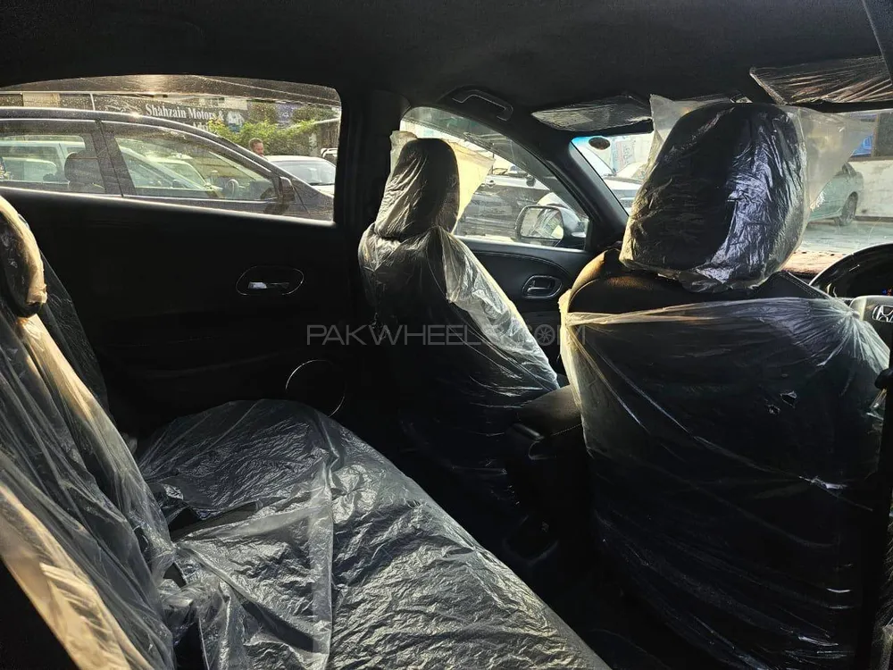 Honda Vezel 2018 for Sale in Abbottabad Honda Vezel 2018 for Sale in Abbottabad Image-6