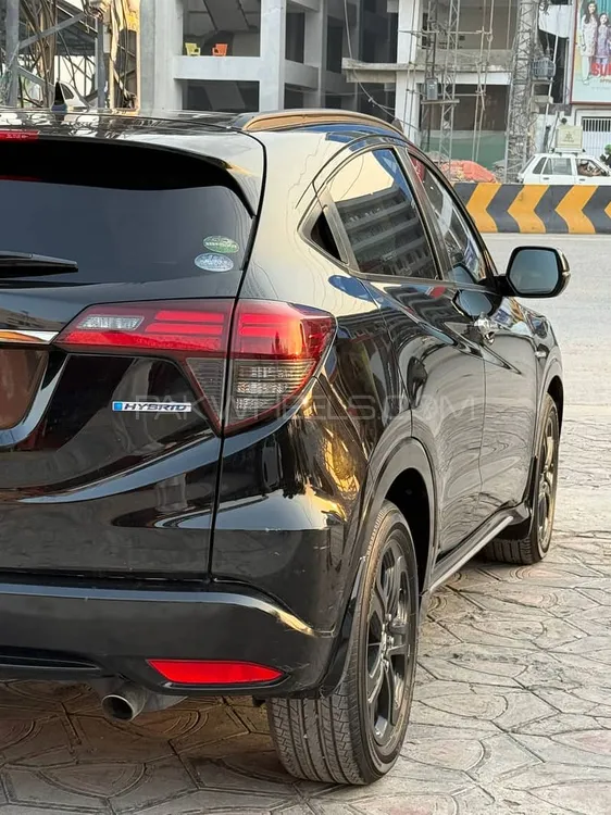 Honda Vezel 2018 for Sale in Peshawar Image-1