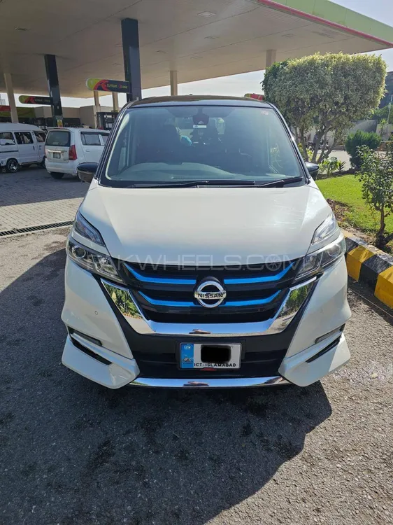 Nissan Serena 2018 for Sale in Islamabad Image-1