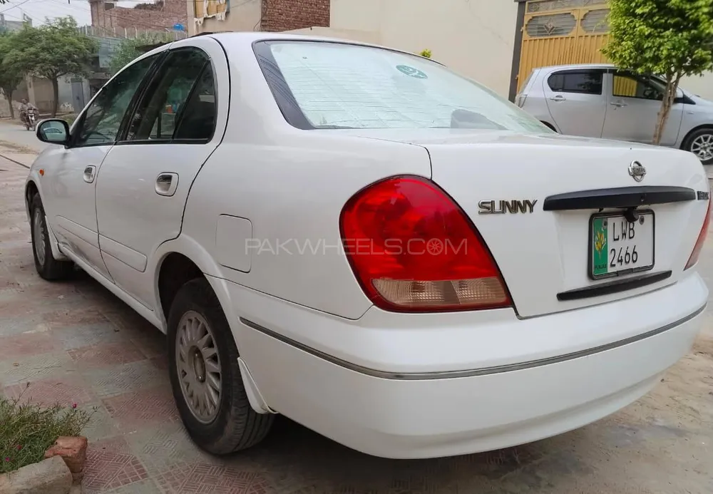 Nissan Sunny 2005 for Sale in D.G.Khan Image-1