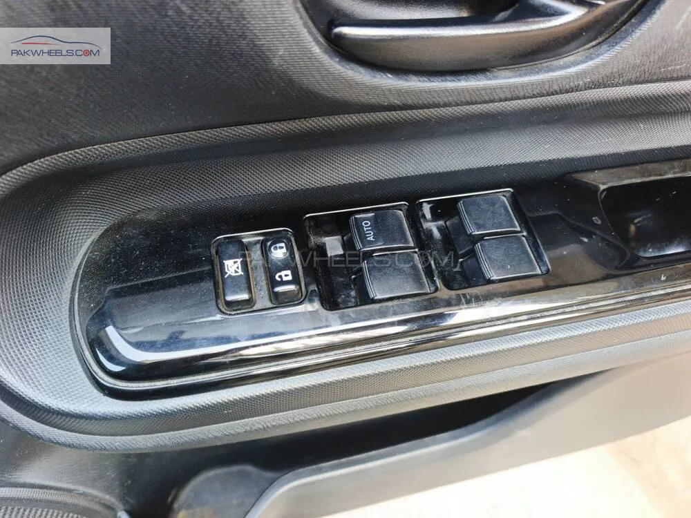 Toyota Aqua 2017 for Sale in Islamabad Toyota Aqua 2017 for Sale in Islamabad Image-12
