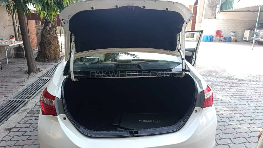 Toyota Corolla 2015 for Sale in Lahore Image-1