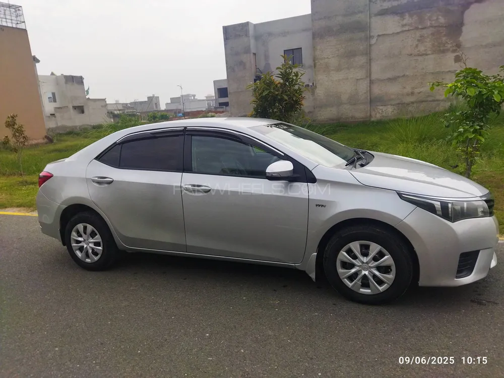 Toyota Corolla 2017 for Sale in Faisalabad Image-1