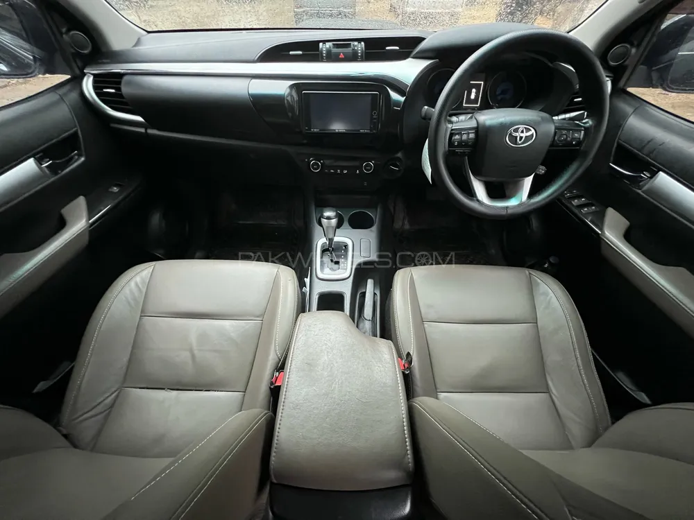 Toyota Hilux 2017 for Sale in Karachi Toyota Hilux 2017 for Sale in Karachi Image-10