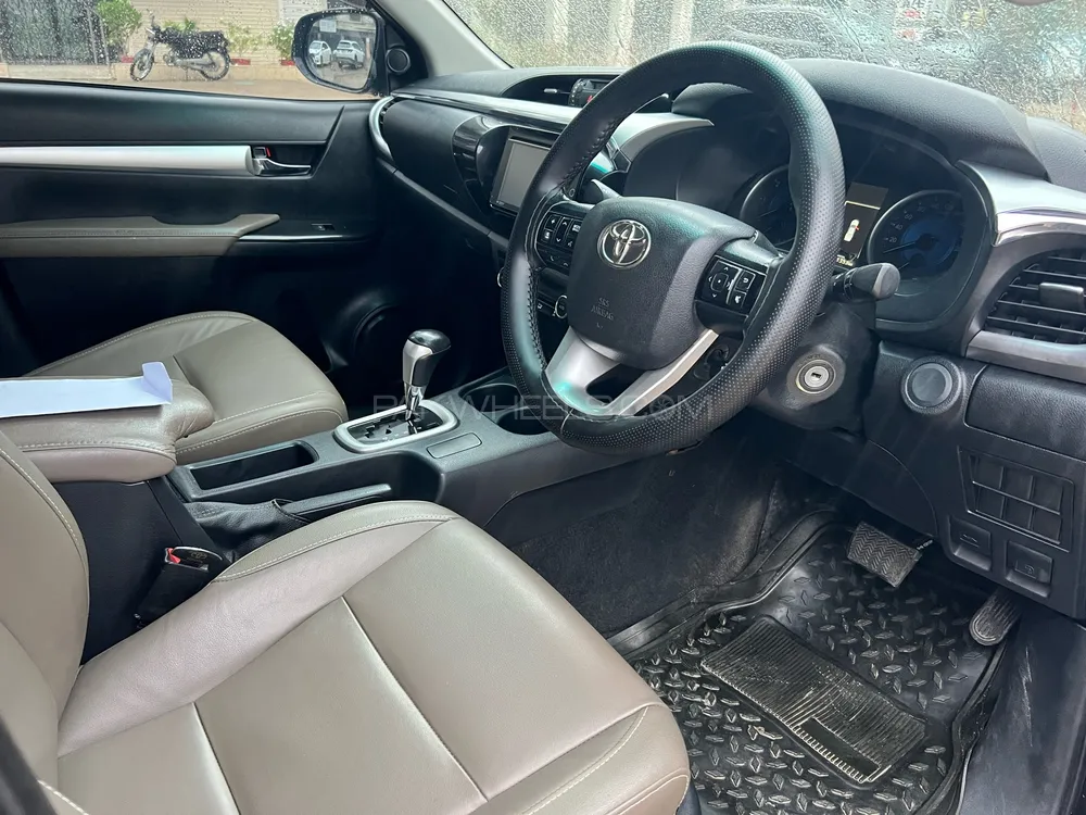Toyota Hilux 2017 for Sale in Karachi Toyota Hilux 2017 for Sale in Karachi Image-12