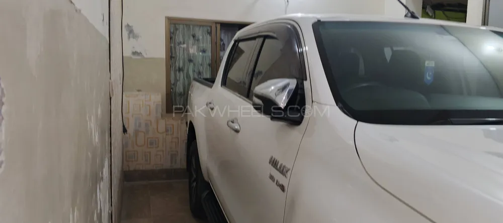 Toyota Hilux 2017 for Sale in Lahore Toyota Hilux 2017 for Sale in Lahore Image-12