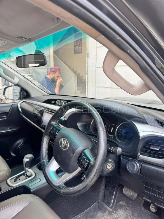 Toyota Hilux 2017 for Sale in Karachi Toyota Hilux 2017 for Sale in Karachi Image-4